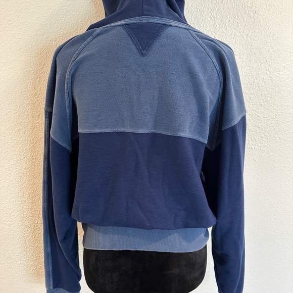 Free People Movement fitted zip Hoodie. Size medium. NWOT. - Picture 4 of 5